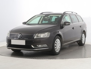 Volkswagen Passat B7 Variant 2.0 TDI CR DPF BlueMotion 140KM 2011 VW Passat 2.0 TDI, 1. Właściciel, Navi, Xenon, zdjęcie 1