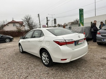 Toyota Corolla XI Sedan Facelifting 1,6 Valvematic 132KM 2017 Toyota Corolla 1.6 benzyna/Biała perła/Kamera, zdjęcie 6