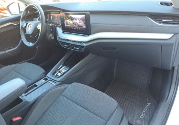 Skoda Octavia IV Liftback 1.5 TSI EVO 150KM 2023 Skoda Octavia STYLE 1.5TSI e-Tec 150KM 3-strefy ACC Kamera Lopatki Salon P, zdjęcie 9