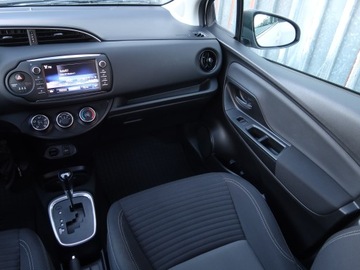 Toyota Yaris III Hatchback 5d Facelifting 2017 1.5 Dual VVT-iE 111KM 2017 Toyota Yaris 1.5 Dual VVT-i, Salon Polska, zdjęcie 7