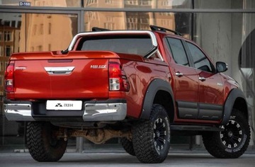 Расширители крыльев в колесных арках Toyota Hilux