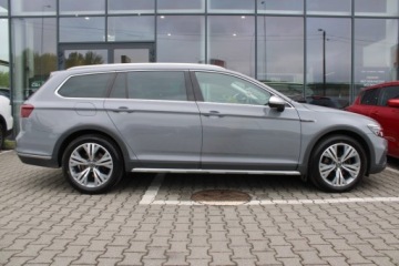 Volkswagen Passat B8 Variant Facelifting 2.0 TDI SCR 200KM 2023 Volkswagen Passat ALLTRACK Executive 4x4, zdjęcie 3