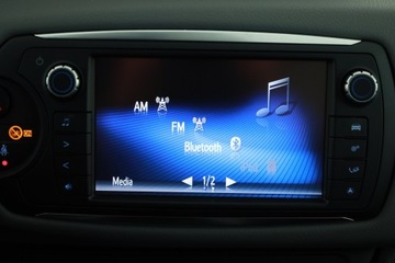 Toyota Yaris III Hatchback 5d Facelifting Hybrid 100KM 2016 Toyota Yaris 1.5 Hybrid, Salon Polska, Automat, zdjęcie 8