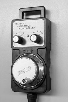Токарный станок с ЧПУ по металлу с плоской станиной 400x1000, гидравлический патрон и задняя бабка
