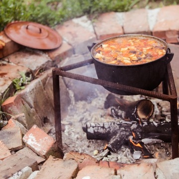 KOCIOŁEK ŻELIWNY myśliwski MEGA stojący GARNEK na ognisko grill pokrywa 8l