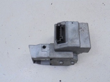 MERCEDES E W210 UZAMČENÍ ŘÍDÍCÍ