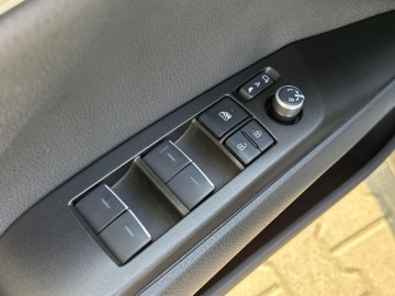 Toyota Camry IX Sedan 2.5 Hybrid Dynamic Force 218KM 2022 Toyota Camry 2.5 Hybrid Executive CVT 2.5 Hybrid E, zdjęcie 17