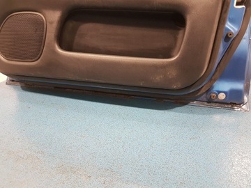 MAZDA 323F DVEŘE PŘEDNÍ PRAVÉ