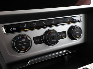 Volkswagen Passat B8 Variant 2.0 TDI BlueMotion SCR 150KM 2019 Volkswagen Passat 2.0TDI Comfortline Tempomat, zdjęcie 28