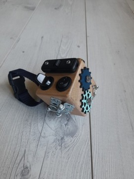 Kostka manipulacyjna EDUKACYJNA z przełącznikami zabawka drewniana