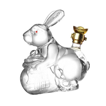 Бутылка-графин в виде кролика с выдувными пробками вручную