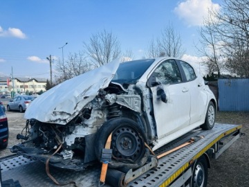 Toyota Yaris IV Hatchback 1.5 Dynamic Force 125KM 2022 Toyota Yaris 1.5benz 125KM/Salon PL/I WŁ/FV23%