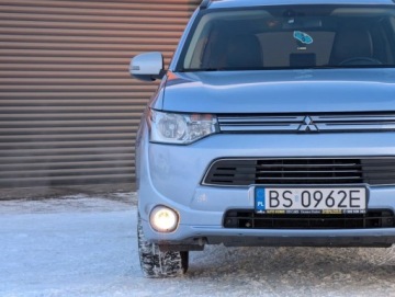 Mitsubishi Outlander III 2014 Mitsubishi Outlander Rezerwacja 2.0 Hybryda Plug-in 121KM, zdjęcie 4