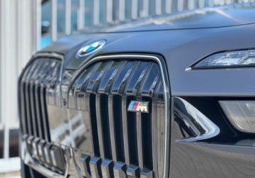 BMW Seria 7 G70 Sedan Plug-In 3.0 M60e 571KM 2024 BMW Seria 7 BMW M760e xDrive 3.0 Hybryda Plug-in 571KM, zdjęcie 4