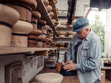 CZAPKA SZWEDKA Z LEKKIEGO LNU NIEBIESKA WAKACYJNY WZÓR NA KAŻDĄ WYCIECZKĘ60