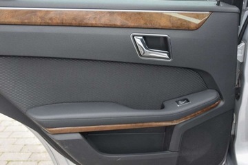 Mercedes Klasa E W212 Limuzyna 200 CGI BlueEFFICIENCY 184KM 2011 Mercedes-Benz Klasa E MERCEDES E200 184KM ELEGANCE 7G-TRONIK Xenon Navi Gw, zdjęcie 34