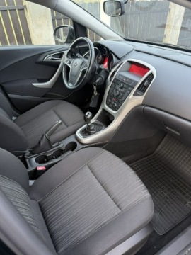 Opel Astra J Hatchback 5d 1.4 Turbo ECOTEC 140KM 2011 Opel Astra 1,4 Turbo 140 ps ładna świezo, zdjęcie 7