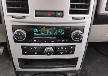 Chrysler Grand Voyager 2.8 CRD 163KM 2010 Chrysler Grand Voyager 2010r, 2.8 DIESEL. AUTOMAT. Uszkodzony tyl. Jezdzi, zdjęcie 26