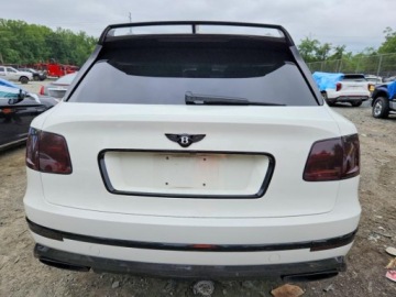 Bentley Bentayga 2017 Bentley Bentayga W12 2017 6.0 Benzyna 600KM, zdjęcie 2