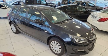 Opel Astra J Sports Tourer Facelifting 1.7 CDTI ECOTEC 110KM 2014 Opel Astra 1.7 CDTI 110KM Bogata wersja 1.7 Diesel 110KM, zdjęcie 2