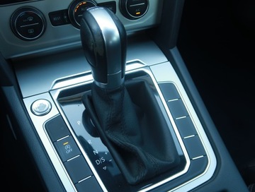 Volkswagen Passat B8 Variant 2.0 TDI 150KM 2015 VW Passat 2.0 TDI, Salon Polska, Serwis ASO, zdjęcie 15