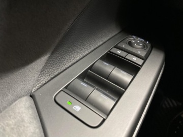 Toyota C-HR II SUV 1.8 Hybrid 140KM 2023 Toyota C-HR 1.8 Hybrid Executive Toyota C-HR 1.8 E, zdjęcie 21