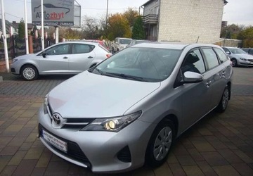 Toyota Auris II Touring Sports D-4D 90 90KM 2013 Toyota Auris Toyota Auris 1.4 D-4D Active 1.4 Diesel 90KM, zdjęcie 2