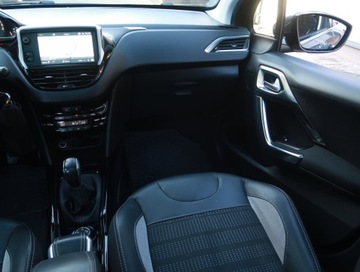 Peugeot 2008 I SUV Facelifting 1.2 PureTech 110KM 2017 Peugeot 2008 1.2 PureTech, Salon Polska, Skóra, zdjęcie 7