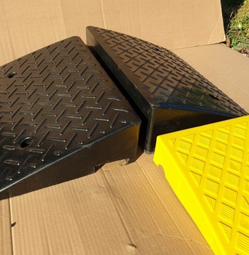 Бордюр пластиковый желтый, 7 см.