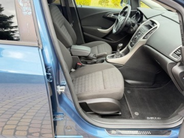 Opel Astra J GTC 1.4 Turbo ECOTEC 140KM 2013 Opel Astra 1.4t 140KM Serwis Gotowy do jazdy 1.4 Benzyna 140KM, zdjęcie 5