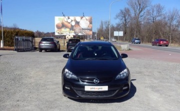 Opel Astra J Sports Tourer Facelifting 2.0 BiTurbo CDTI 195KM 2014 Opel Astra 2.0CDTI 195KM BiTurbo Wymieniony rozrzad Nowe opony Navi Skora, zdjęcie 1