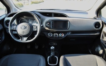 Toyota Yaris III Hatchback 5d Facelifting 2017 1.0 VVT-i 72KM 2020 Toyota Yaris GWARANCJA, 2020r, 1.0 Benzyna, Niski przebieg, Bogate wyposaz, zdjęcie 8