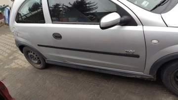 DVEŘE LEVÉ PRAVÉ KPL OPEL CORSA C 3D Z157 2003R