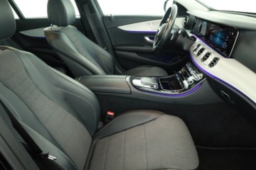 Mercedes Klasa E W213 Kombi Plug-in Facelifting 2.0 E300de 306KM 2021 Mercedes E E 300 de 4MATIC, 301 KM, 4X4, Automat, zdjęcie 6