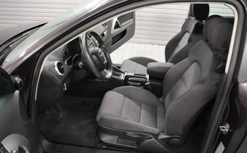 Audi A3 8P Hatchback 3d 2.0 TDI CR 140KM 2009 Audi A3 Climatronic, XENON, Komputer, Felgi Alu, El. Szyby, Centralny Zamek, zdjęcie 5