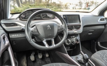 Peugeot 2008 I SUV 1.2 PureTech 110KM 2015 Peugeot 2008 2015 r. 1.2 Benzyna 110KM, zdjęcie 8