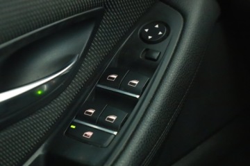 BMW Seria 5 F10-F11 Limuzyna Facelifting 520d 190KM 2015 BMW 5 520d, 187 KM, Xenon, Bi-Xenon, Klima, zdjęcie 20