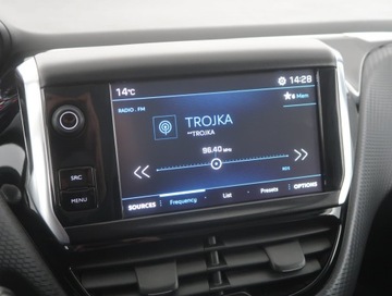 Peugeot 2008 I SUV Facelifting 1.2 PureTech 82KM 2017 Peugeot 2008 1.2 PureTech, Salon Polska, zdjęcie 12