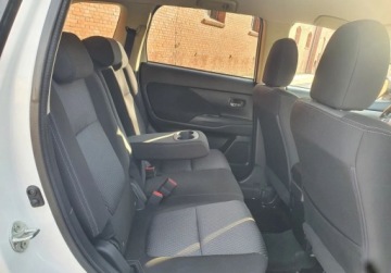 Mitsubishi Outlander III 2018 Mitsubishi Outlander Intense PLUS Kamera GetHelp 2.3 Diesel 150KM, zdjęcie 13