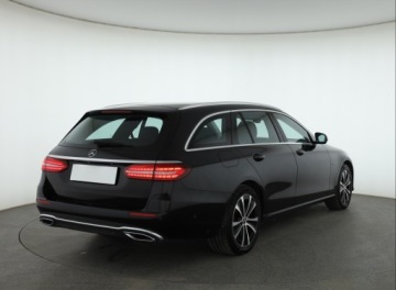 Mercedes Klasa E W213 Kombi Plug-in Facelifting 2.0 E300de 306KM 2021 Mercedes E E 300 de 4MATIC, 301 KM, 4X4, Automat, zdjęcie 4
