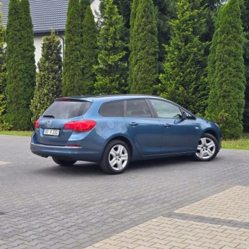 Opel Astra J Sports Tourer Facelifting 1.4 Twinport ECOTEC 100KM 2013 Opel Astra J 1.4 Benzyna 100KM Selection, zdjęcie 8