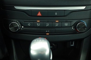 Peugeot 308 II SW Facelifting 1.2 PureTech 110KM 2019 Peugeot 308 1.2 PureTech, Klima, Tempomat, zdjęcie 9