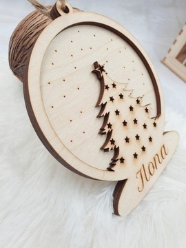 Bombka drewniana z imieniem. Ozdoba świąteczna.