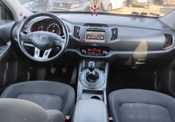 Kia Sportage III SUV 1.7 CRDi 116KM 2013 Kia Sportage 2013r, 1.7 CRDI. Uszkodzony tyl i lekko przod. Jezdzi. 1.7, zdjęcie 5