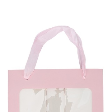 Прозрачный подарочный пакет с окошком внутри.