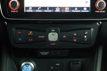 Nissan Leaf II Hatchback Elektryczny 40kWh 150KM 2018 Nissan Leaf 40 kWh, SoH 86%, Salon Polska, zdjęcie 9