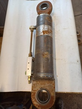 SIŁOWNIK HYDRAULICZNY fi 80mm. dł. cał. 97cm.