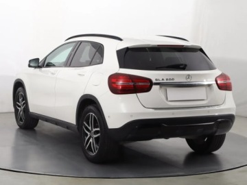 Mercedes GLA I Off-roader 1.6 200 156KM 2017 Mercedes GLA GLA 200, Salon Polska, Serwis ASO, zdjęcie 3