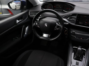 Peugeot 308 II SW Facelifting 1.2 PureTech 130KM 2019 Peugeot 308 1.2 PureTech, Automat, Navi, Klima, zdjęcie 6