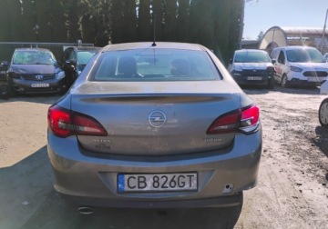 Opel Astra J GTC 1.4 Turbo ECOTEC 120KM 2017 Opel Astra 2017r, SALON POLSKA, 1.4 Benzyna. Uszkodzony prawy bok. Jezdzi., zdjęcie 17